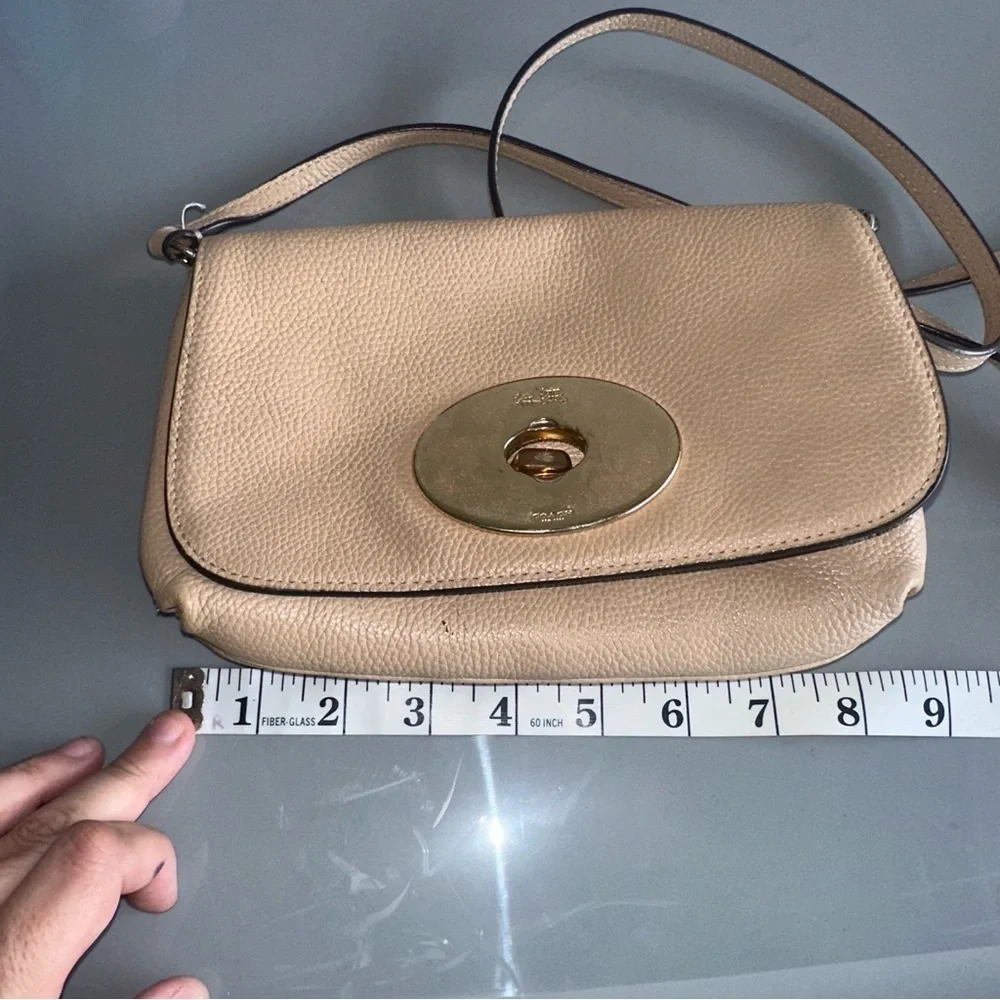 Coach Crossbody Beige‎ Tones Size 6H X 8L Fold Over Vintage Look Small Bag - Picture 2 of 12